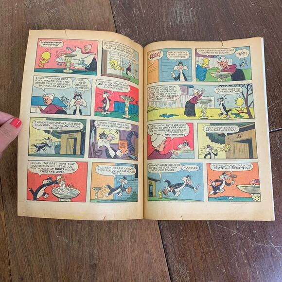 Gold Key Comics Disney's Daffy Duck No. 37 June 1964 Full Color Kids Magazine - Picture 6 of 7
